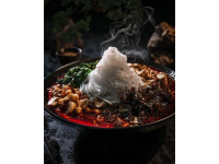 云南省的美食豐富多樣，以下是一些代表性美食