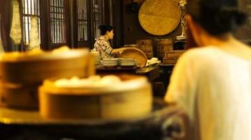昆明崗頭村“韶鍋故里”：隱世美味，火塘火鍋盛宴