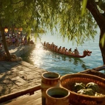廈門，這座美麗的海濱城市，以其獨(dú)特的地理環(huán)境孕育了豐富多樣的美食文化