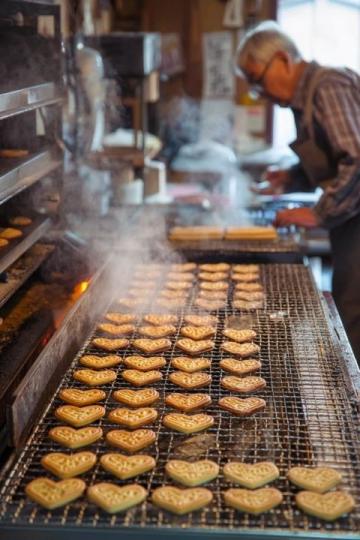 探尋永泰嵩口特色小吃之旅：蛋燕、蔥餅、炸九重粿與永泰李干