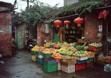 安州花街荄鎮(zhèn)先林橋便民菜市:雨中生機(jī)與繁榮的小世界