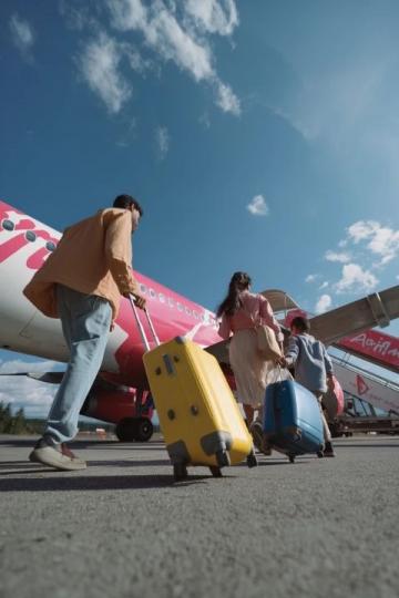 五一假期旅游熱度飆升，反映出國內(nèi)消費(fèi)市場的強(qiáng)勁復(fù)蘇和民眾出行需求的高漲