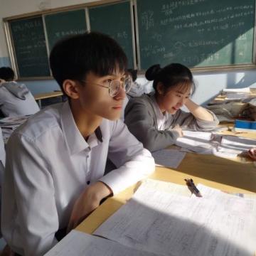 利用漢語常識(shí)和詞源學(xué)學(xué)習(xí)英語語法更高效