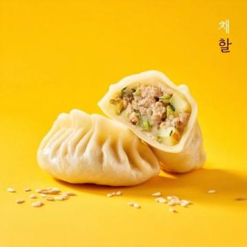 95后小伙復刻外婆秘方：1斤魔芋變5斤豆腐，酸菜一淋三碗飯打底