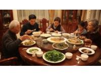 體驗西安老字號曹家涼皮，40年傳承的美味，值得一嘗！