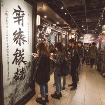 柳州人氣爆棚！數(shù)百食客排隊(duì)試吃網(wǎng)紅小吃店，真有那么美味嗎？