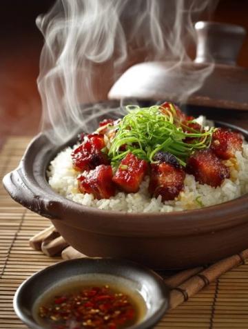 以下是一道原創(chuàng)改良版粉蒸肉食譜，以茶香解膩、果香增鮮為特色