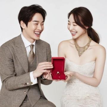 5月20日，孔子第76代孫公開消息，自己已在美國結(jié)婚，妻子厚唇大眼是大馬名媛