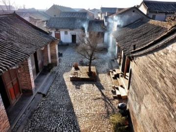 都勻秦漢影視城：古裝劇取景地，感受宏偉建筑與穿越時空的樂趣