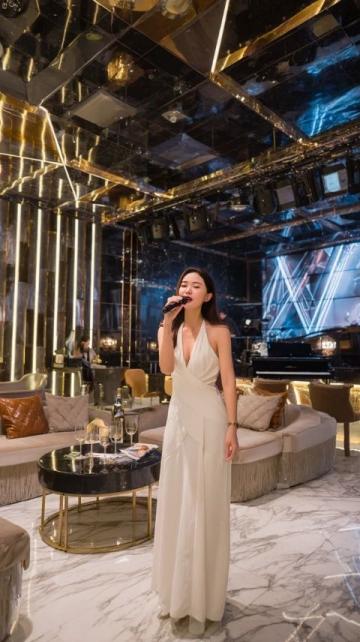 大S攜新婚丈夫奢華用餐引熱議，消費(fèi)過(guò)萬(wàn)元背后的愛(ài)情觀探討