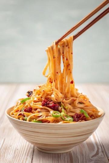 地道廣東味！簡(jiǎn)單幾步做出超好吃的炒河粉，快收藏學(xué)習(xí)