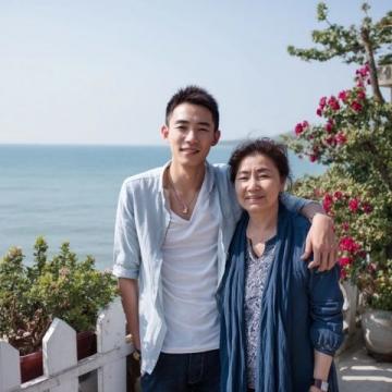 張大姐回國處理事務(wù)賣房，兩人世界變一人世界享受寧靜時光