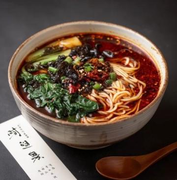 揭秘長沙涼面：傳統(tǒng)與創(chuàng)新之美，品味南北風味差異