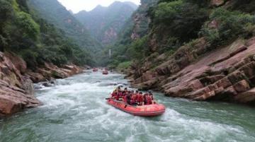 平山清風峽,人少景美，沒有過多雕飾的原生態(tài)山谷。因地勢生態(tài)原因，空氣十分清新