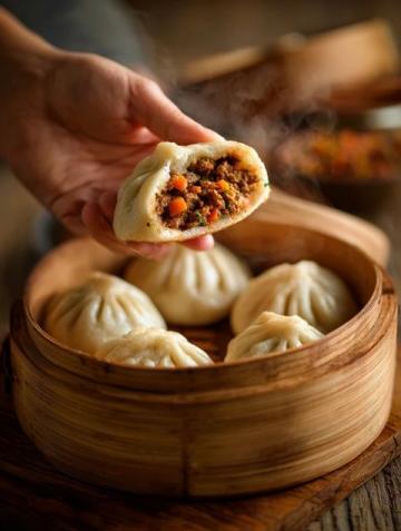 如何制作經(jīng)典紅豆沙粽和鮮肉蛋黃粽？詳細(xì)步驟分享
