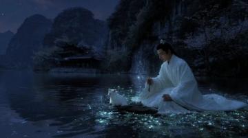 黎明六點，微光悄然灑落順峰山公園的青云湖畔,湖水仿若被喚醒的精靈，泛起粼粼波光