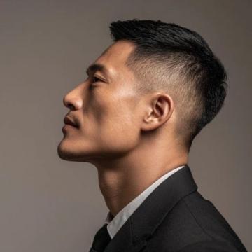 吳彥祖開設(shè)英語課引發(fā)爭議:明星效應(yīng)與知識付費難題