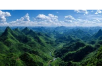 福建省擁有豐富的自然景觀和深厚的人文歷史，以下是一些值得推薦的旅游景點(diǎn)