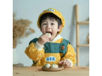 謝浩男媽媽許健華成功回歸，帶小女兒上學(xué),還展示廚房神器
