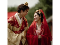 5月20日，孔子第76代孫公開消息，自己已在美國結(jié)婚，妻子厚唇大眼是大馬名媛