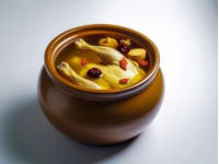 探訪豪車會(huì)所，斗鯧盆菜、膏蟹河豚連著出，一盆姜油蛇