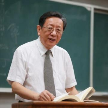 學(xué)歷雖淺，郭德綱卻能博古通今