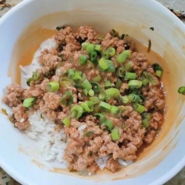 經(jīng)典農(nóng)家小炒肉：簡(jiǎn)單做法，美味十足