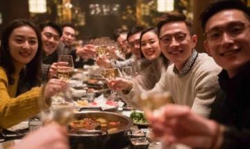美國友人埃爾凱文探秘廣西美食以味為媒，架起文化交流之橋