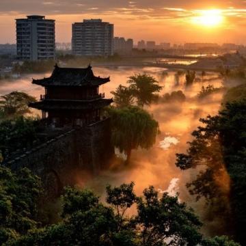 探尋臨汾的歷史與自然奇觀，體驗華夏文明的源遠流長。