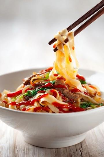 地道廣東味！簡(jiǎn)單幾步做出超好吃的炒河粉，快收藏學(xué)習(xí)
