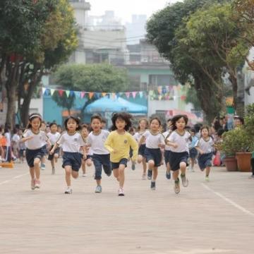 幼兒園周邊交通安全宣傳：共建安全屏障守護幼兒成長