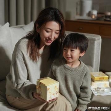 郝劭文妻子二胎生子，曬兒子吃雞腿照笑翻網(wǎng)友