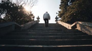 被忽視的五個延壽秘訣：真正的長壽之道隱藏在日常細節(jié)中