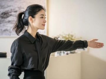 楊穎面容憔悴給澳門小店站臺，頂流資源大跌黃曉明離婚真相為何如此反轉(zhuǎn)？