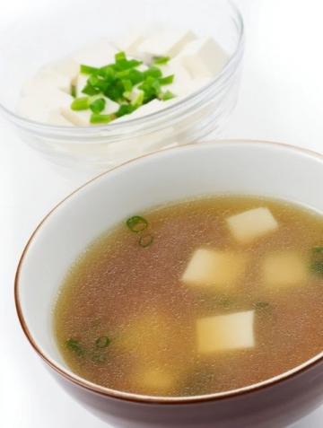 細(xì)水長流：家常白菜豆腐三鮮湯，老少咸宜的清補(bǔ)佳肴！