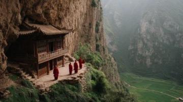 云南彌勒之旅：慢生活、美食探索與夢(mèng)幻景區(qū)探秘