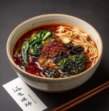 陜西安康特色美食：漢陰澗池燴面片制作與魅力解析
