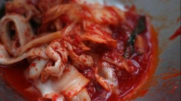 昆明市場迎來平價(jià)雞樅替代品：雞油菌和紅菇上市口感佳價(jià)格親民
