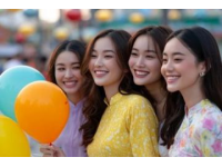 今年五一旅游市場(chǎng)火爆出乎意料國(guó)內(nèi)外景點(diǎn)人潮涌動(dòng)