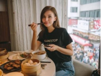 上海學(xué)子共度溫馨年夜，美食薈萃盡顯青春風(fēng)采