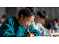 高考命題四階段演變：從知識(shí)立意到素養(yǎng)導(dǎo)向
