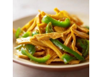 青椒肉絲，這道經(jīng)典的中式家常菜，以其色澤鮮艷、口感豐富而受到眾多食客的喜愛(ài)