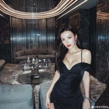 一名伊朗美女網(wǎng)紅在游覽桂林后，感慨萬(wàn)千的落淚了