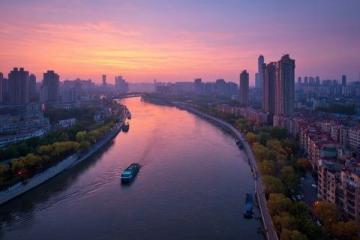 湖州是一座具有2300多年歷史的江南古城，有絲綢之府，魚米之鄉(xiāng)，文化之邦的美