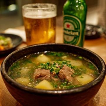 街頭偶遇寶藏小館牛肉鍋配小酒太絕啦，推薦首爾必吃小鎮(zhèn)！