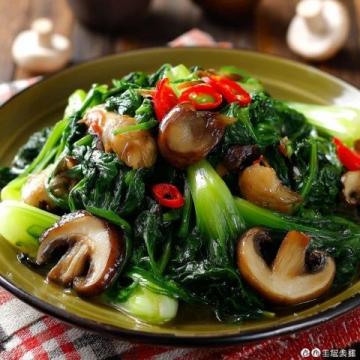 夏季美味佳肴：蒜香爆炒金針菇花甲螺