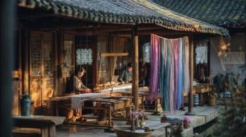 湖州是一座具有2300多年歷史的江南古城，有絲綢之府，魚米之鄉(xiāng)，文化之邦的美