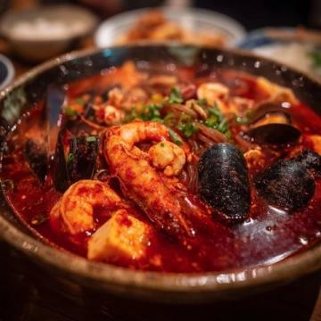 鄭州夏日尋味記：與KOL同探蘇北龍蝦館，一飽口福的美味盛宴