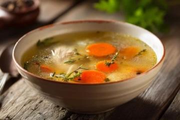 秋季滋補養(yǎng)生必備：山藥燉雞湯的做法與營養(yǎng)解析