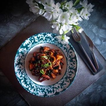 簡(jiǎn)單又美味:冬日必備章魚丁炒飯做法詳解